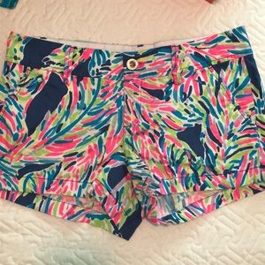 Lilly Pulitzer 3 in Walsh shorts size 6